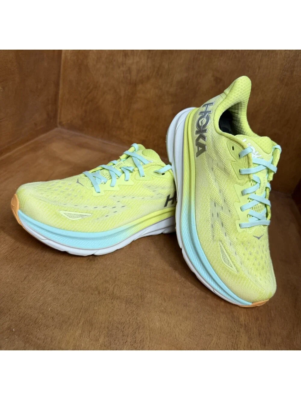 Hoka One One Clifton 9 Running Shoes Womens 7.5 D Wide Green Citrus 1132211 CGSO